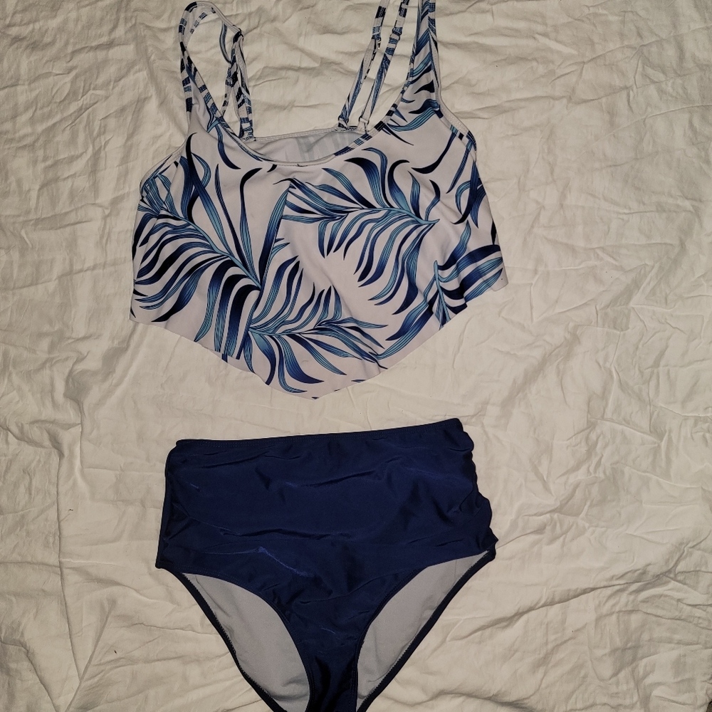Navy high-waisted bikini